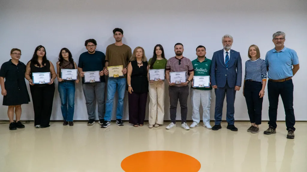 Honor and High Honor Certificates were presented to students who achieved academic success.
