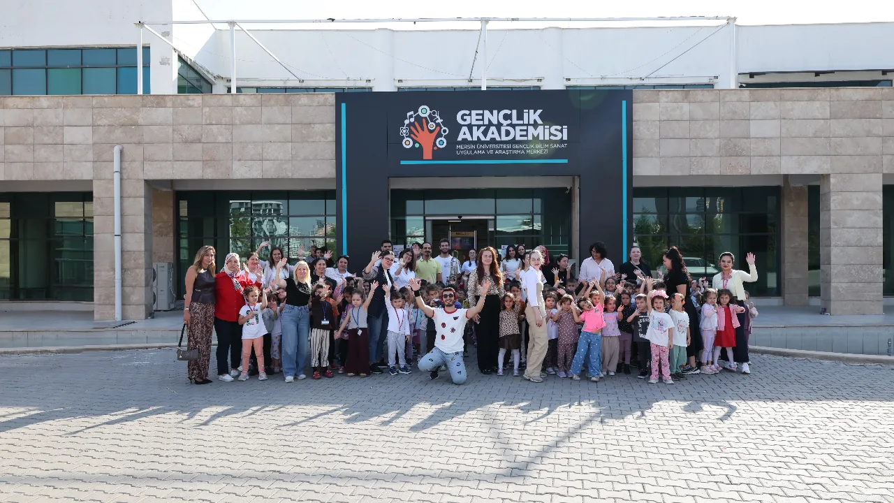 Üniversitemiz Gençlik Akademisi’nde Oyunlu Şarkılar Çocuk Konseri Düzenlendi