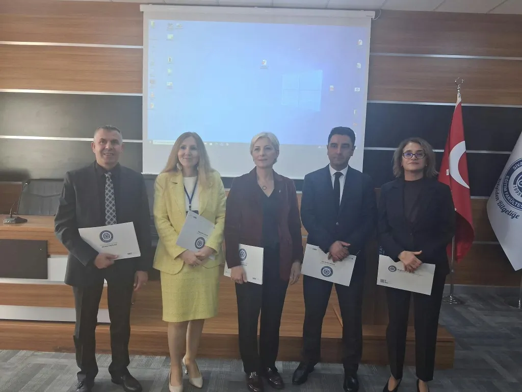 Yapay Zeka ve Dijitalleşme Çağında Eğitim Programları ve Öğretim Pedagojik Dönüşüm, İnsan Odaklı Tasarım ve Etik Sorumluluk, 8/8