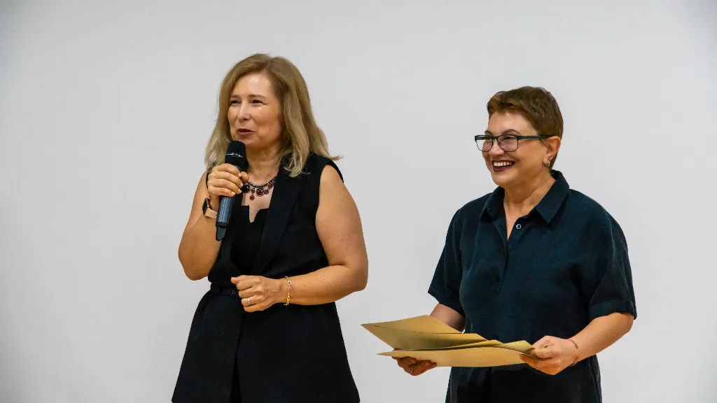 Honor and High Honor Certificates were presented to students who achieved academic success.