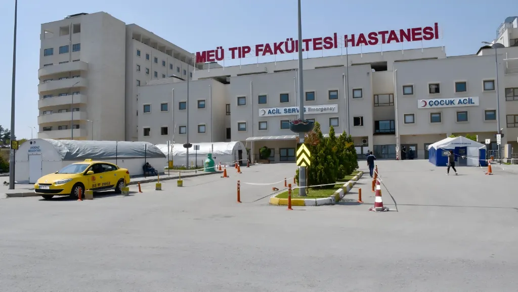 Acil servis girişi