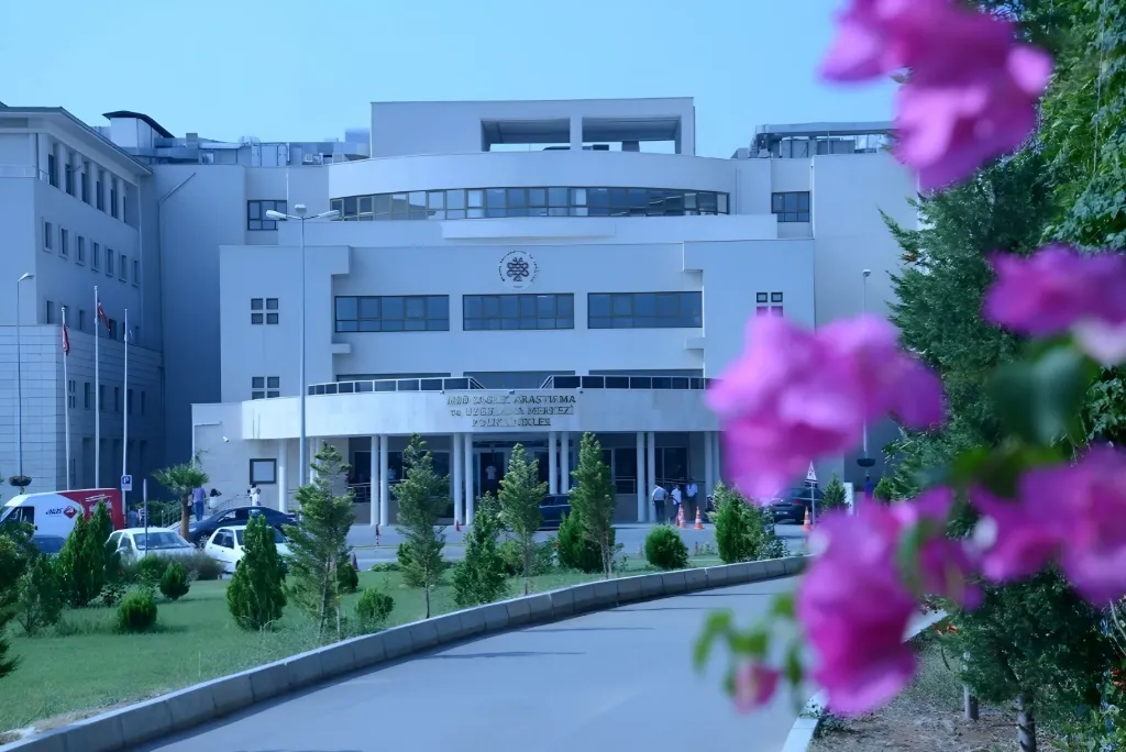 Hastanenin poliklinik binası