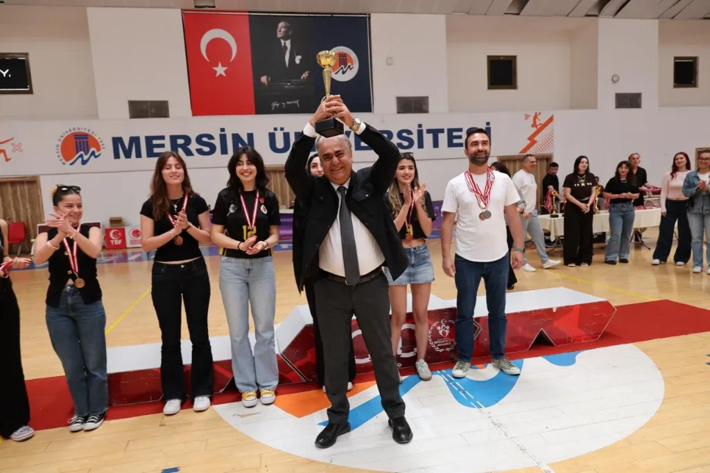 Kadın takımımız kupa töreninde
