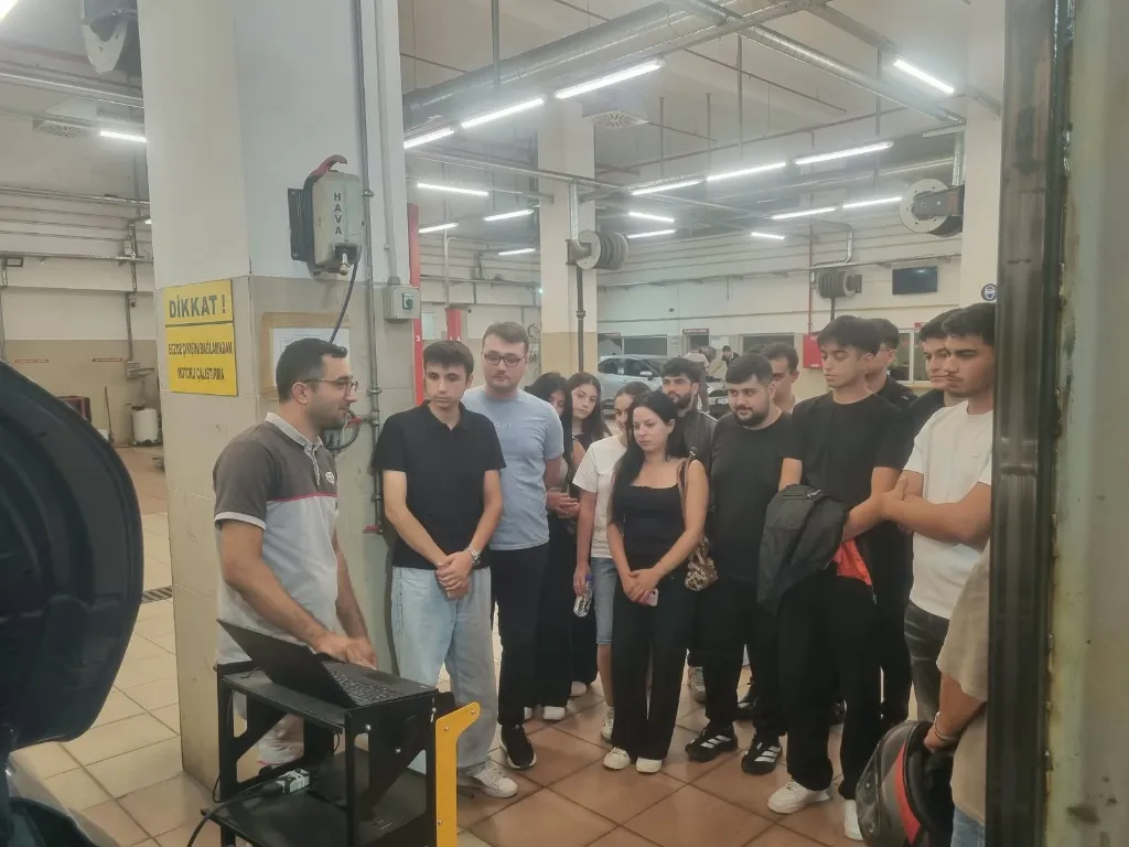 Eğitime İlişkin Fotoğraflar, 1/4