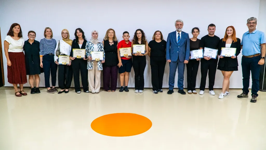 Honor and High Honor Certificates were presented to students who achieved academic success.