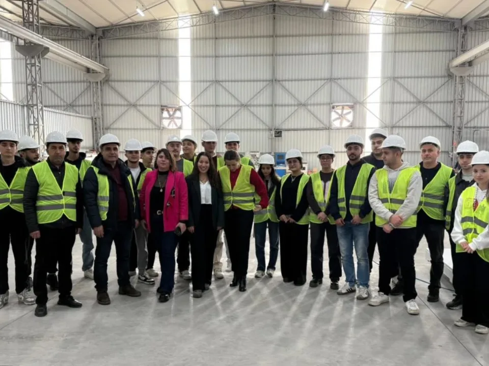 Akyürek Group Teknoloji İçinden Öğrencilerimizle Beraber Çektirdiğimiz Fotoğrafımız