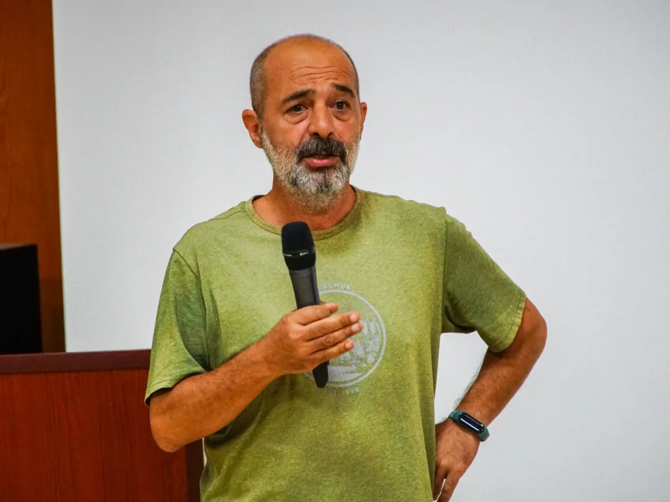 MEÜ İletişim Fakültesi 1. sınıf öğrencileri için tanışma toplantısı düzenlendi. Akademik yapı ve süreçler tanıtıldı.