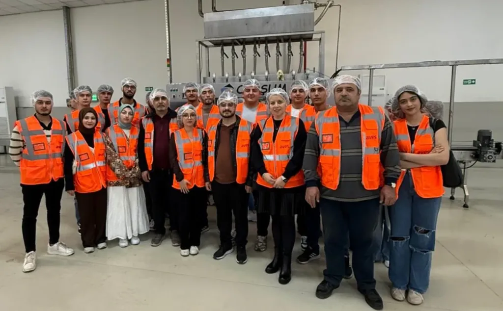 Öğrencilerimizle Birlikte Aves Grup Mersin Fabrikası İçerisinde Çektirdiğimiz Fotoğraflar, 1/2
