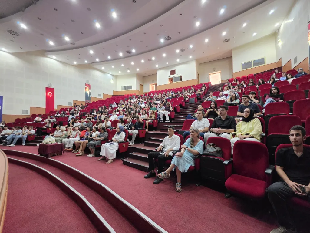 Hemşirelik Fakültesinde Birinci Sınıf Öğrencilerine Yönelik Uyum Programı , 2/8