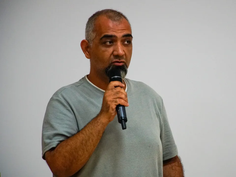 MEÜ İletişim Fakültesi 1. sınıf öğrencileri için tanışma toplantısı düzenlendi. Akademik yapı ve süreçler tanıtıldı.