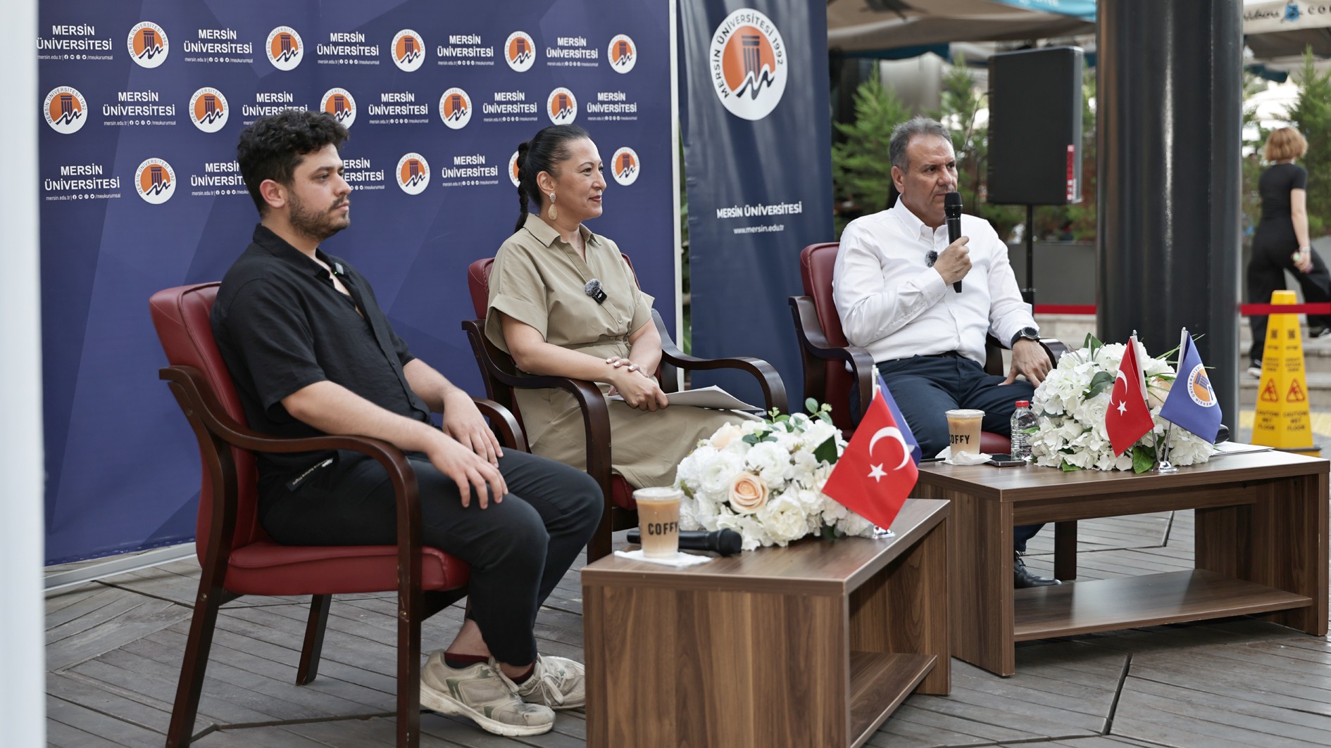 Mersin &Uuml;niversitesi Araştırma Dekanı Prof. Dr. Caner &Ouml;zdemir, "Geleceğin Meslekleri"ni Gen&ccedil;lerle Konuştu